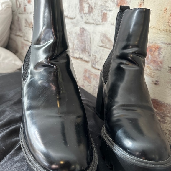 Zara lug sole chunky heeled platform boots. - Picture 9 of 9